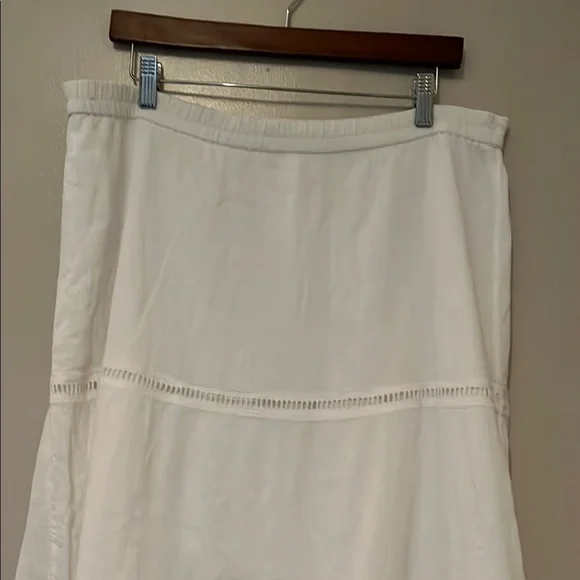 Old Navy White Maxi Skirt Flowing Silhouette size large - Picture 4 of 7
